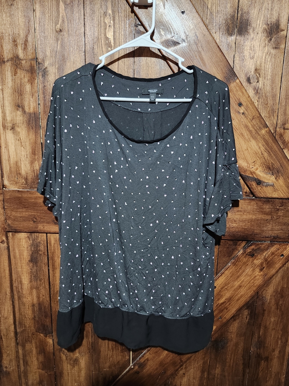 Vera Wang Black Short Sleeve Scoop Neck Top with Pink Heart Print